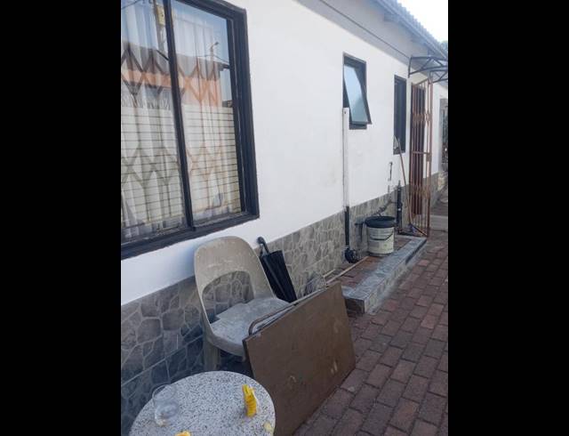 2 BEDROOM HOUSE FOR SALE IN ESSELEN PARK